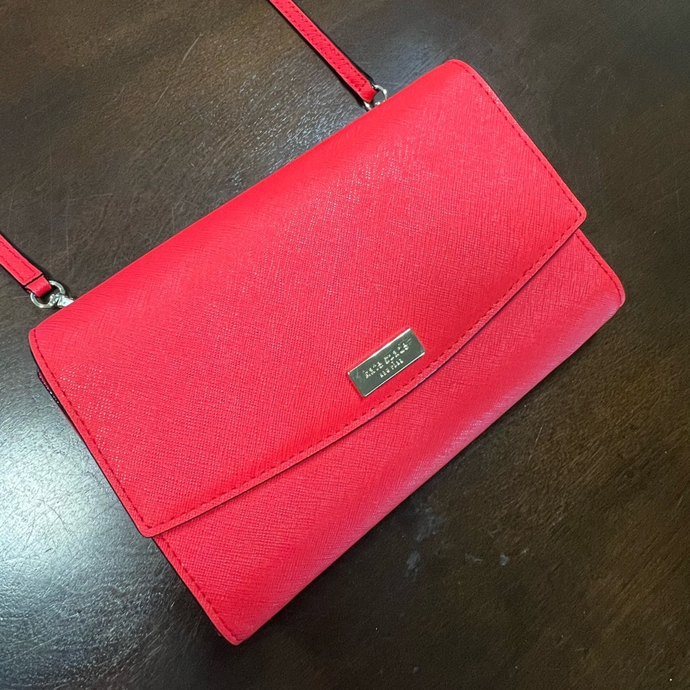 Kate Spade crossbody purse, in great condition just never gets used.
